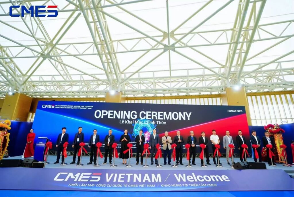 �𺳶����ǣ�Խ�Ϲ��ʻ���չʢ��Ļ������ģ����ȫ�������豸չ�֣�ʵ���캽��-����չ